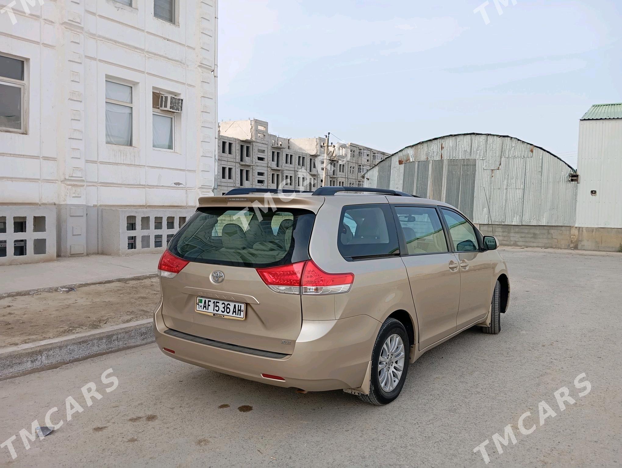 Toyota Sienna 2011 - 320 000 TMT - Aşgabat - img 7