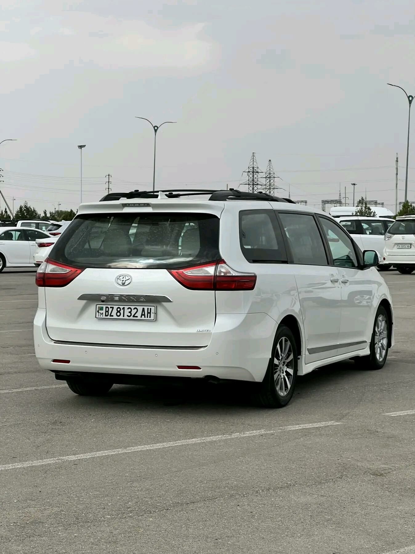 Toyota Sienna 2018 - 610 000 TMT - Aşgabat - img 5