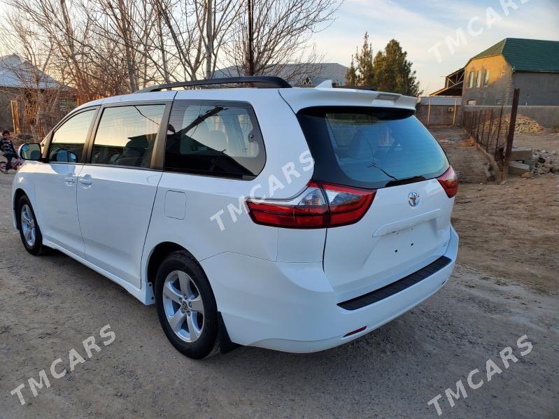 Toyota Sienna 2019 - 370 000 TMT - Мары - img 4