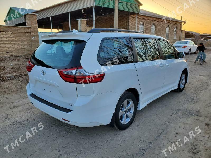 Toyota Sienna 2019 - 370 000 TMT - Мары - img 6