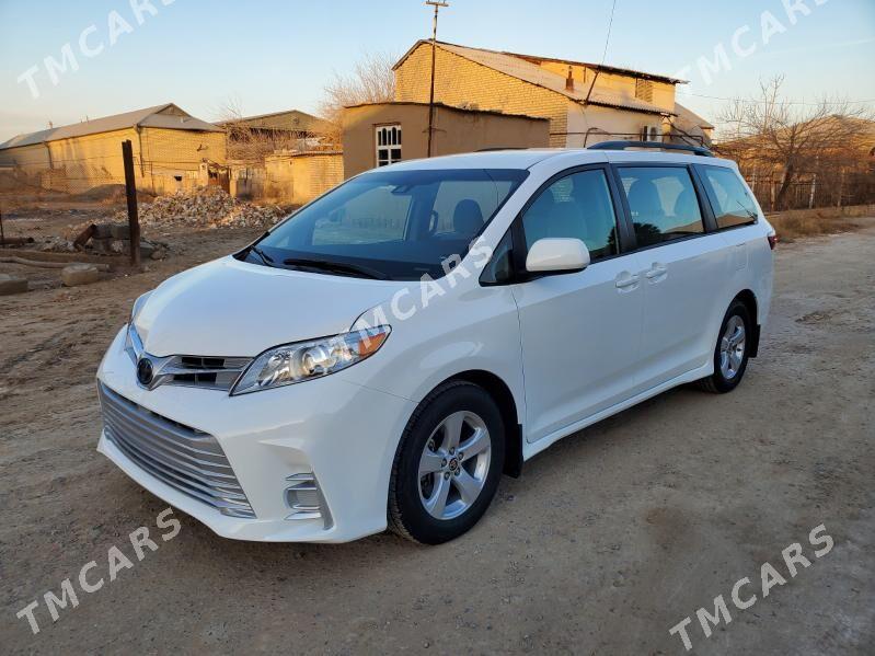 Toyota Sienna 2019 - 370 000 TMT - Мары - img 7