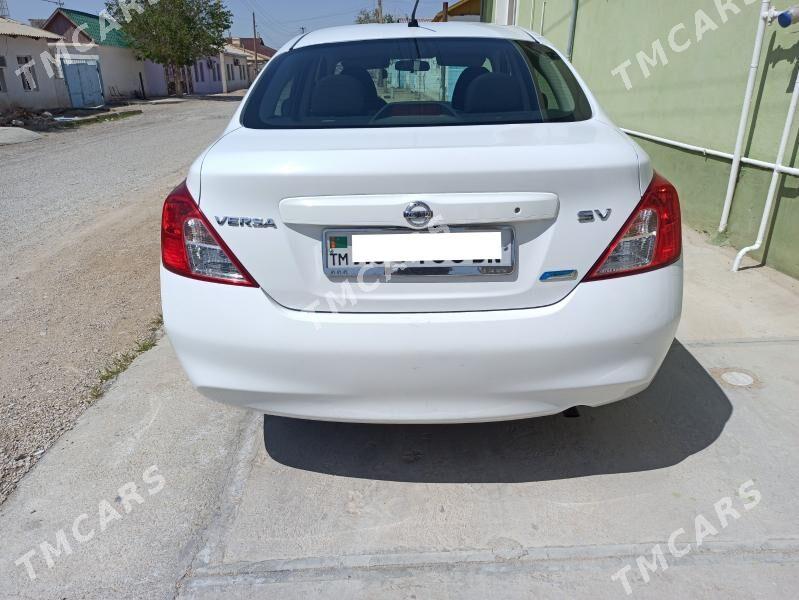 Nissan Versa 2011 - 74 000 TMT - Балканабат - img 4