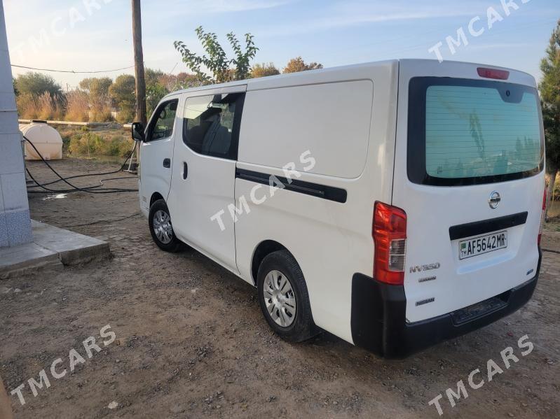 Nissan Urvan 2017 - 270 000 TMT - Garagum etraby - img 2