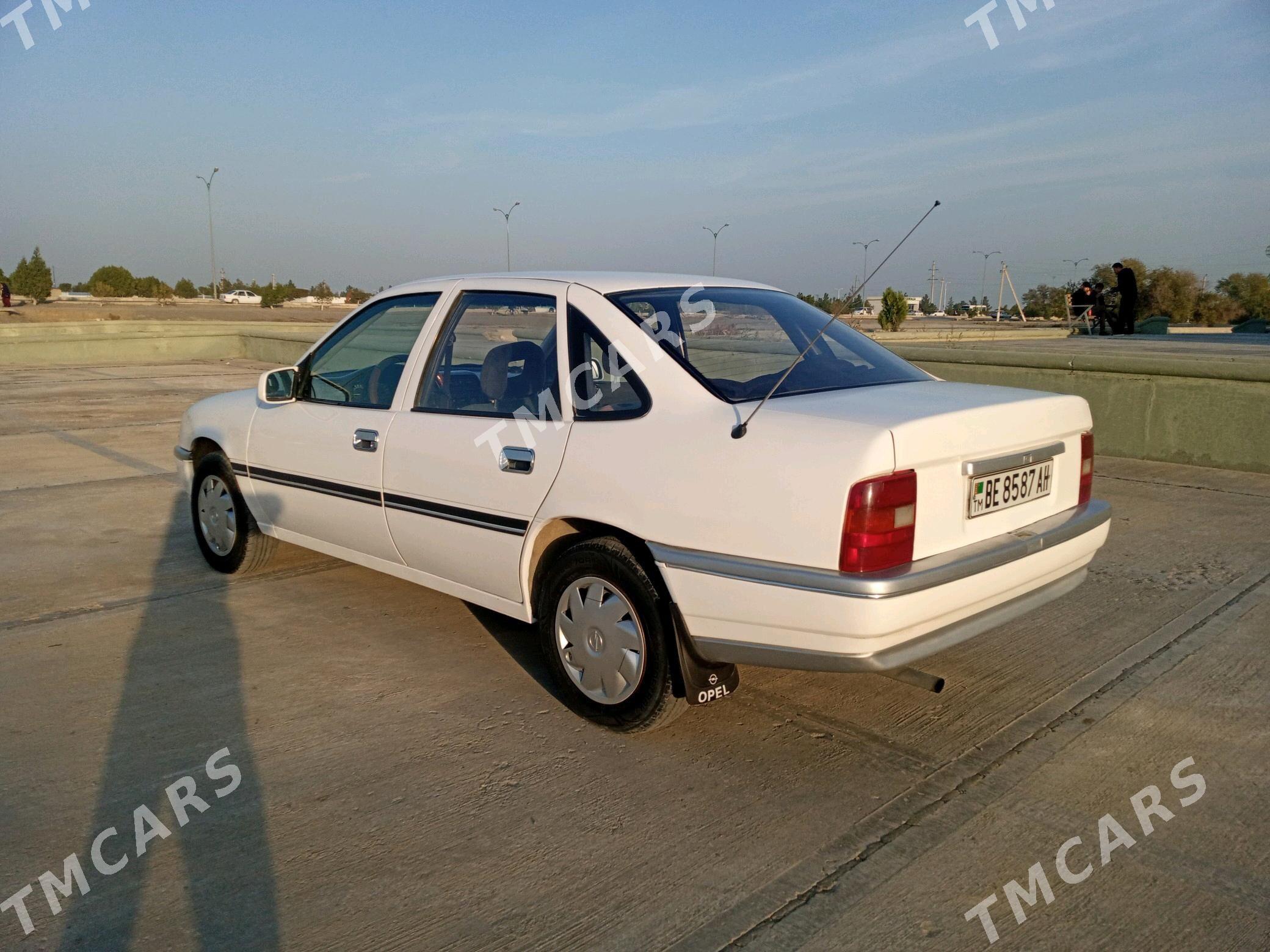 Opel Vectra 1989 - 37 000 TMT - Bäherden - img 2