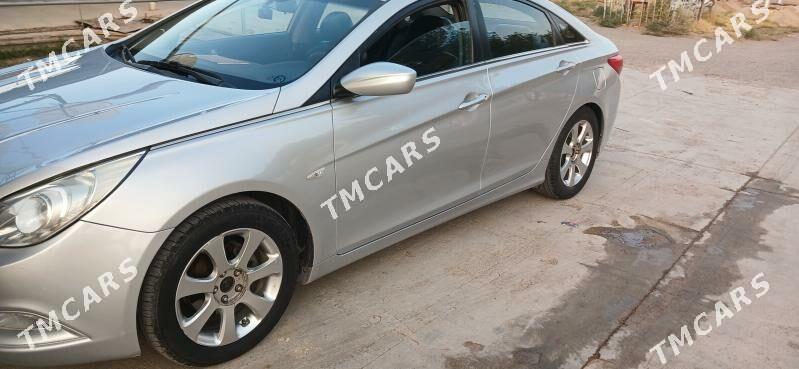 Hyundai Sonata 2011 - 135 000 TMT - Серахс - img 2