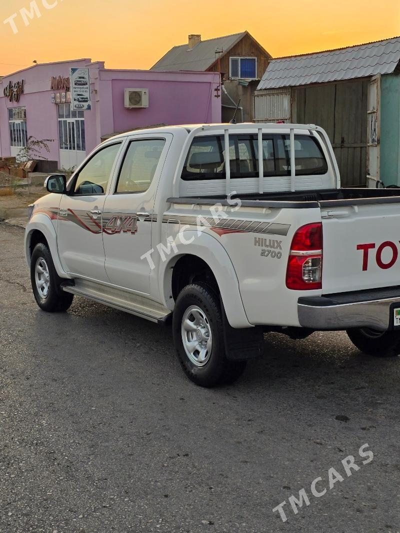 Toyota Hilux 2014 - 330 000 TMT - Балканабат - img 7