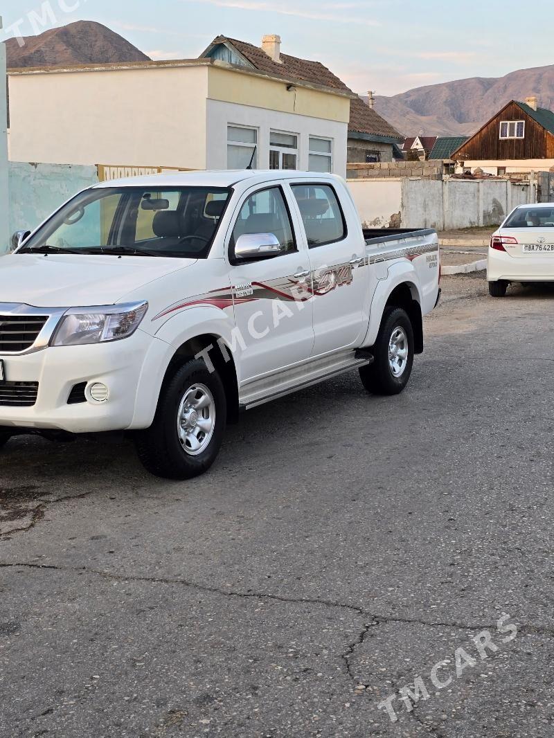 Toyota Hilux 2014 - 330 000 TMT - Балканабат - img 8