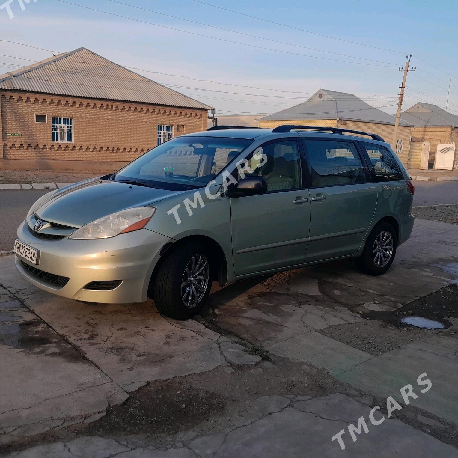 Toyota Sienna 2008 - 190 000 TMT - Серахс - img 2