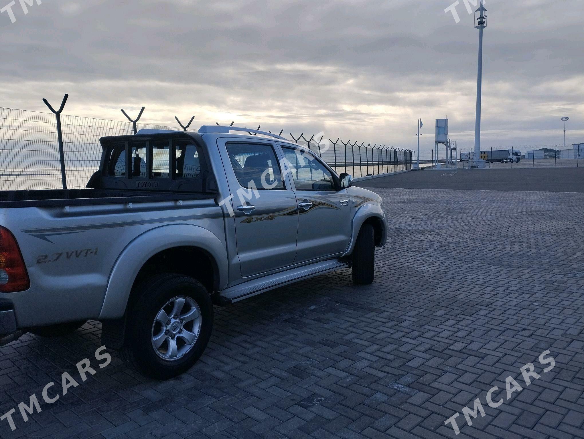 Toyota Hilux 2010 - 270 000 TMT - Türkmenbaşy - img 2