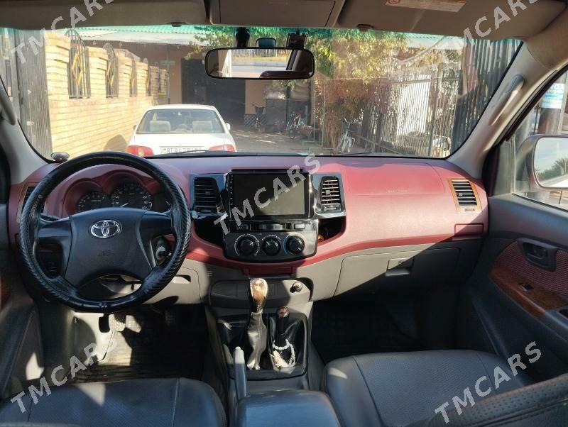 Toyota Hilux 2014 - 350 000 TMT - Türkmenabat - img 2