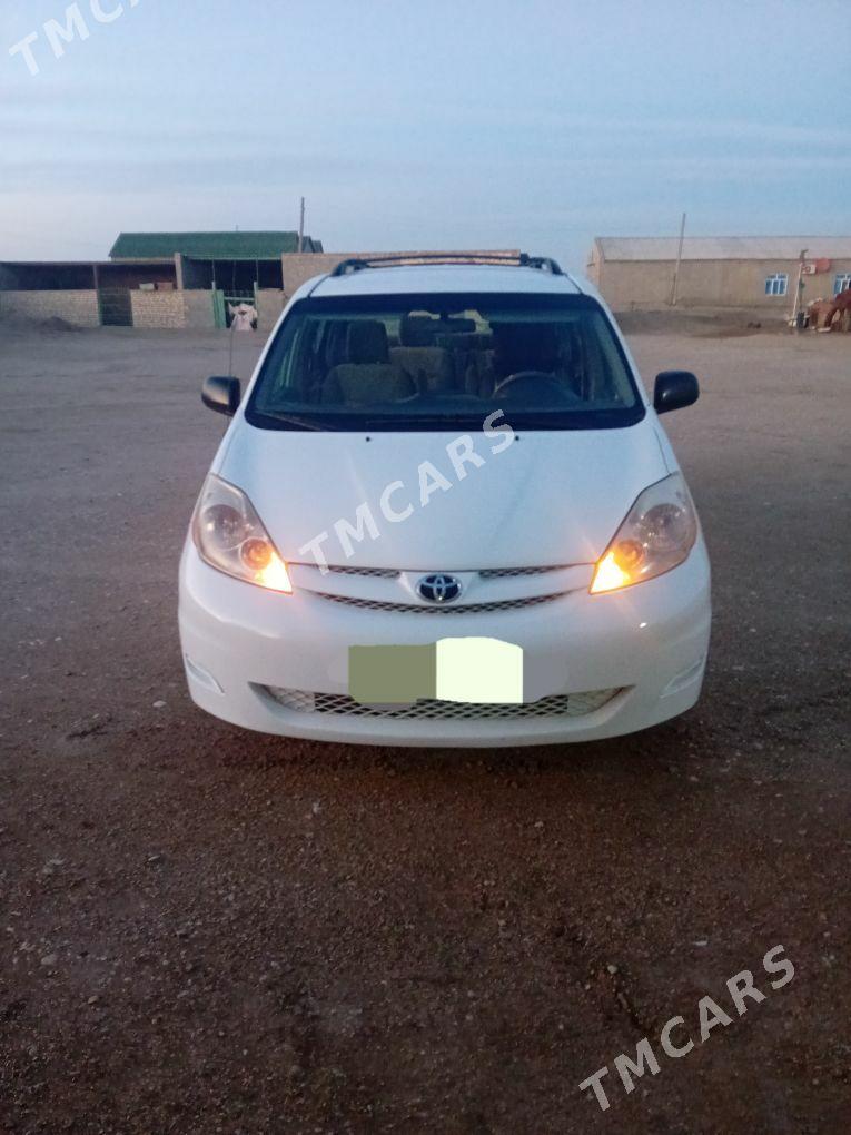 Toyota Sienna 2009 - 270 000 TMT - Берекет - img 2