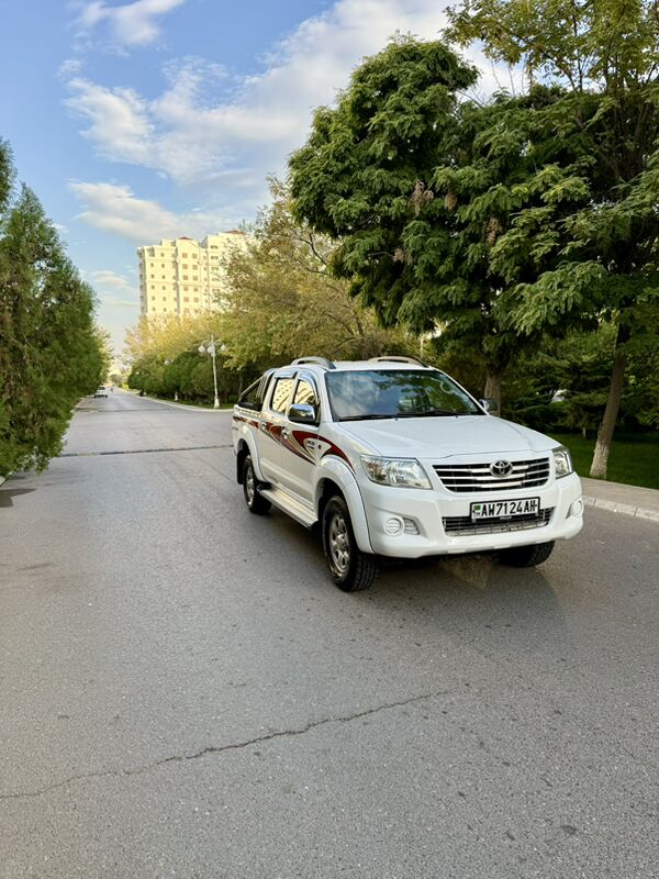 Toyota Hilux 2013 - 292 000 TMT - Aşgabat - img 7