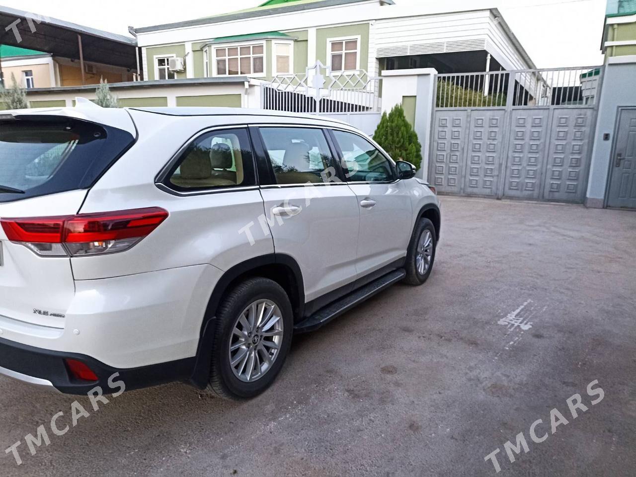 Toyota Highlander 2018 - 440 000 TMT - Ашхабад - img 9