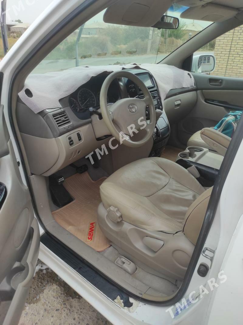 Toyota Sienna 2004 - 180 000 TMT - Векильбазар - img 6