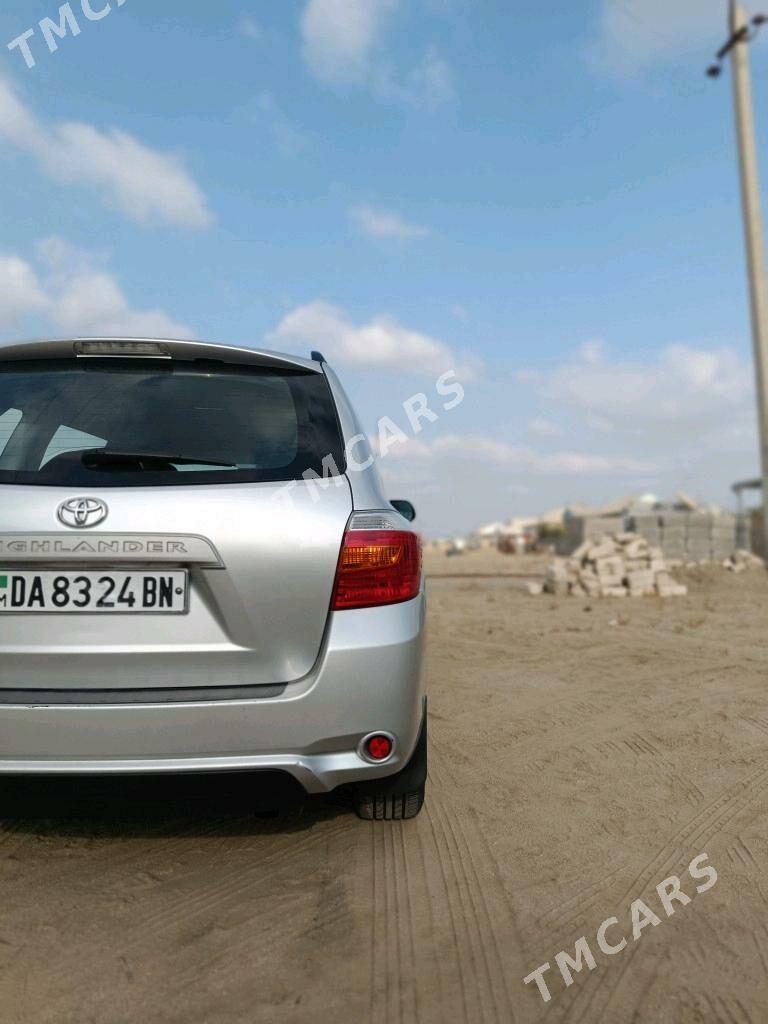 Toyota Highlander 2010 - 300 000 TMT - Эсенгулы - img 3