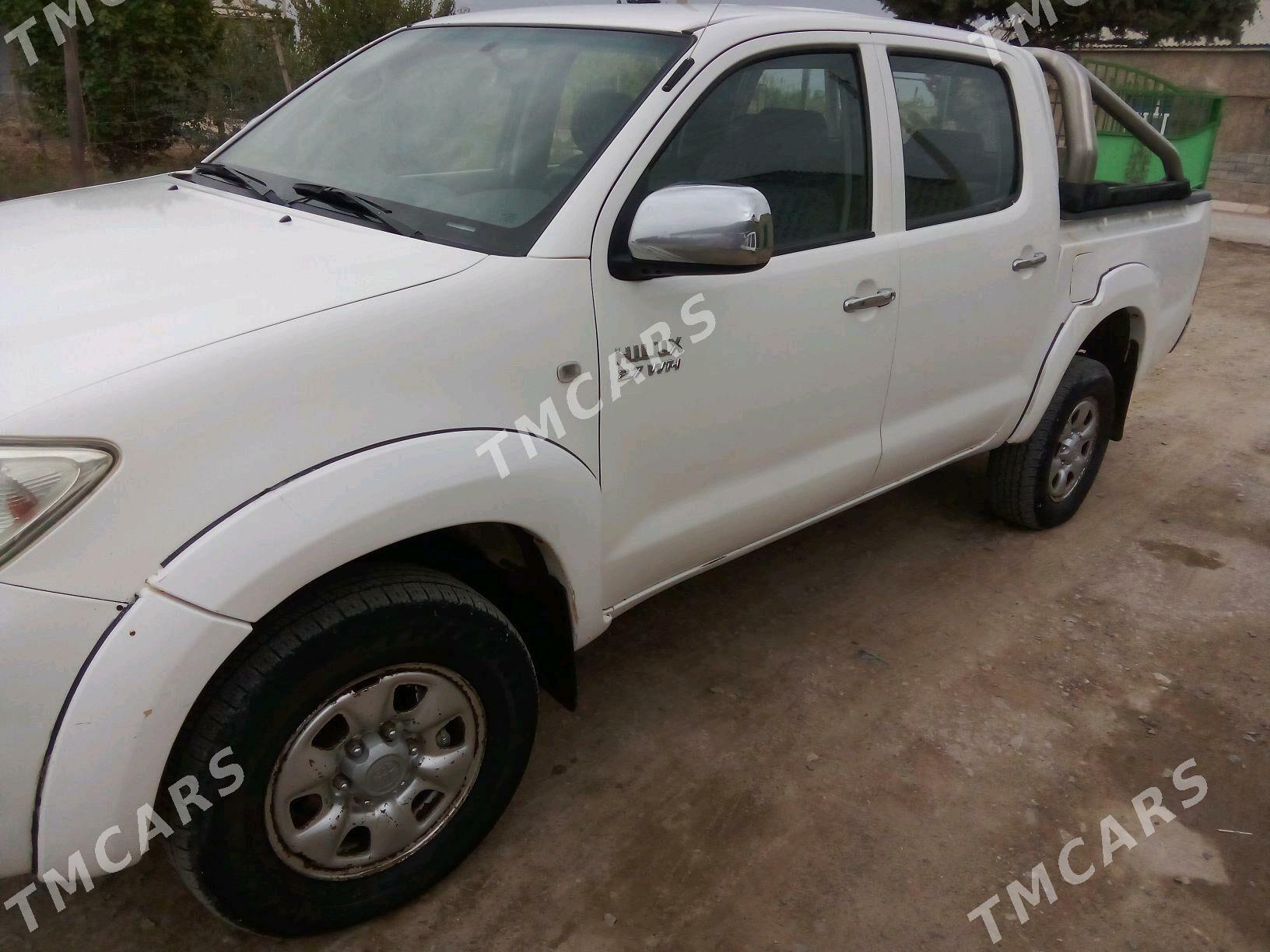 Toyota Hilux 2010 - 200 000 TMT - Etrek - img 2