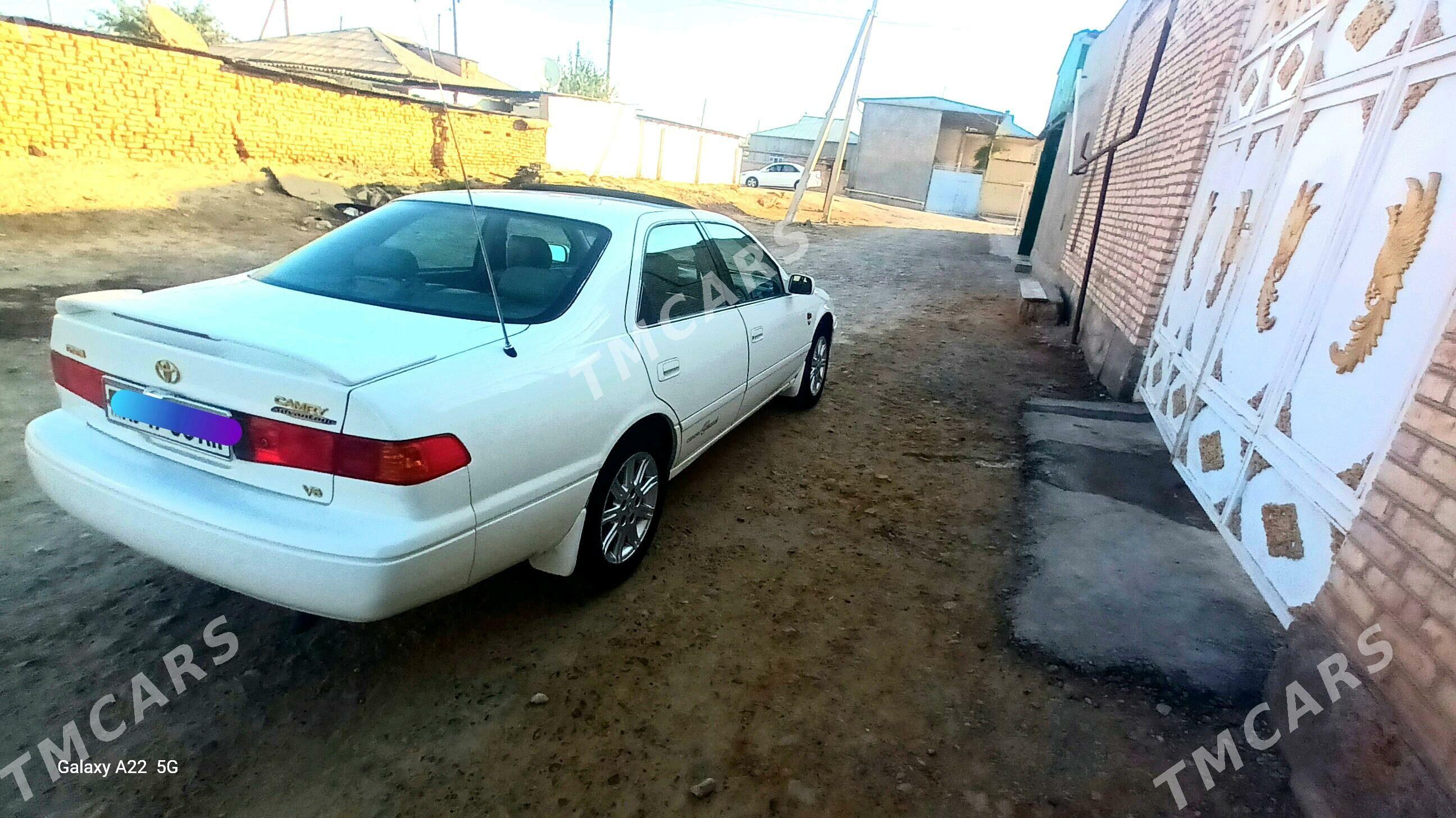 Toyota Camry 2000 - 124 000 TMT - Теджен - img 2