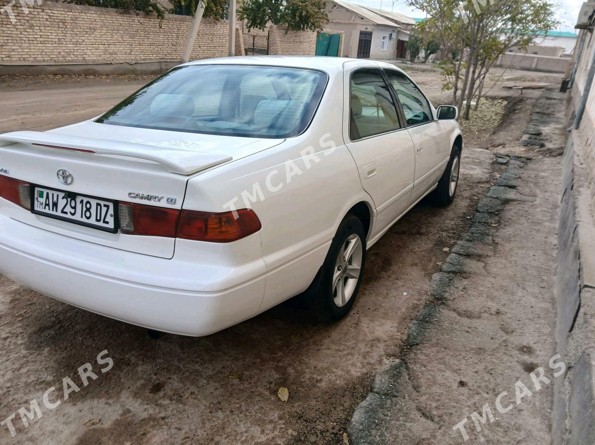 Toyota Camry 2001 - 136 000 TMT - Köneürgenç - img 3