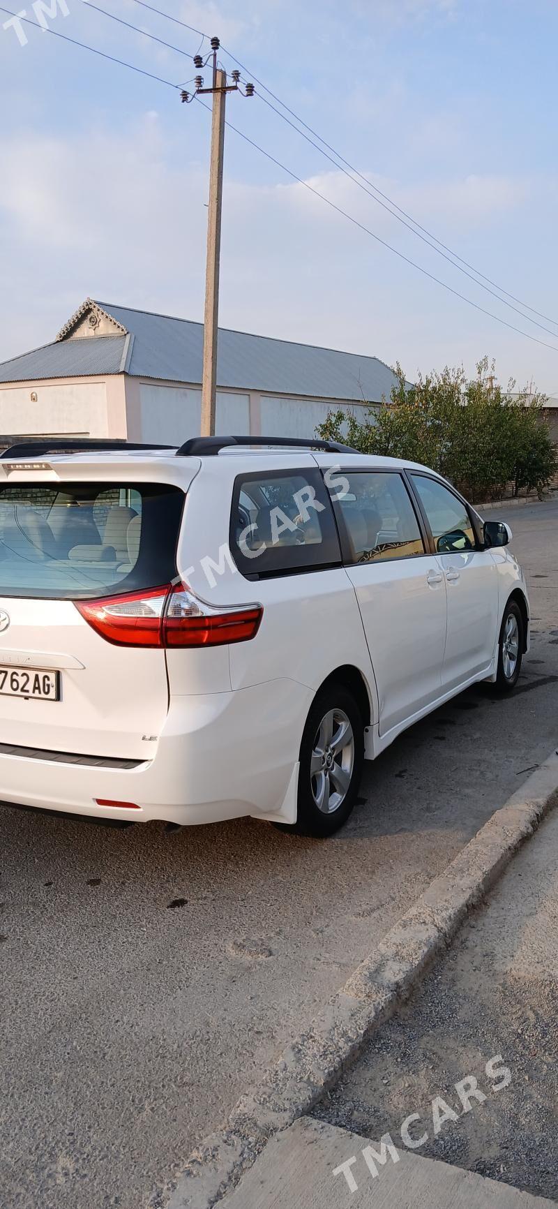 Toyota Sienna 2018 - 350 000 TMT - Aşgabat - img 6