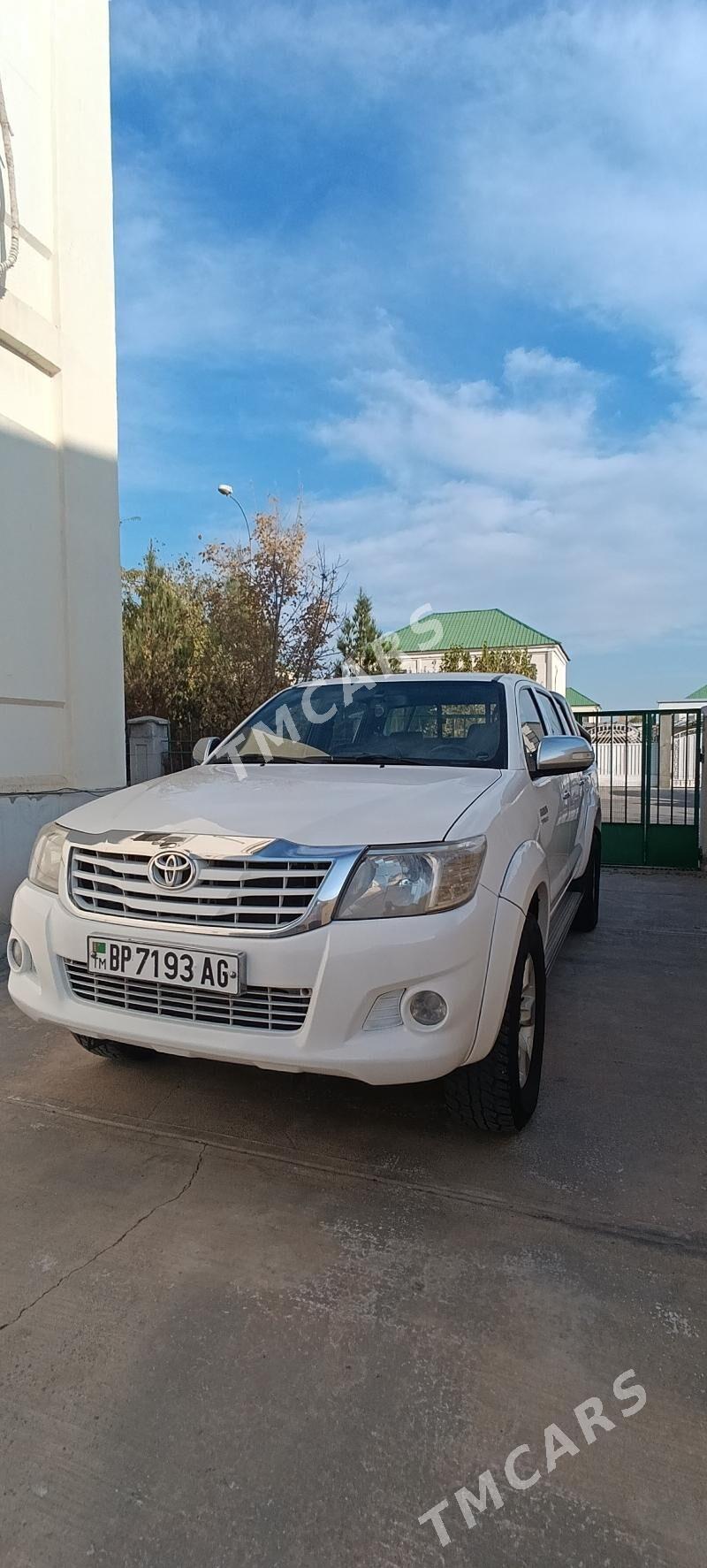 Toyota Hilux 2013 - 335 000 TMT - Aşgabat - img 2