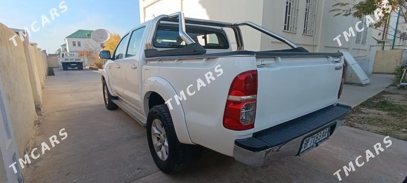 Toyota Hilux 2013 - 335 000 TMT - Aşgabat - img 3