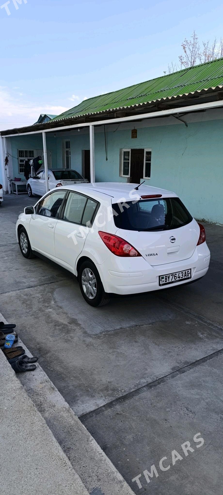 Nissan Versa 2011 - 109 500 TMT - Büzmeýin - img 4