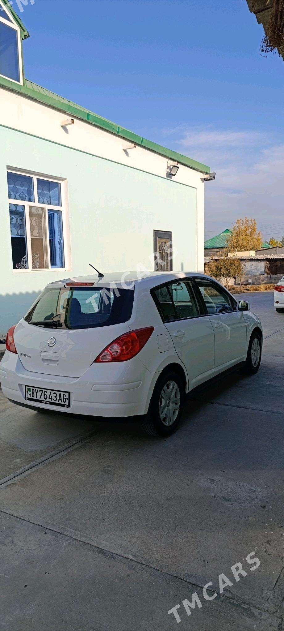 Nissan Versa 2011 - 109 500 TMT - Büzmeýin - img 5