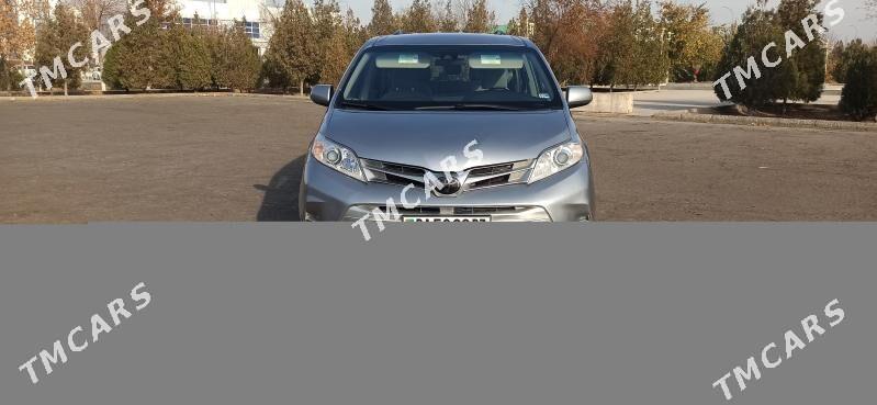 Toyota Sienna 2018 - 330 000 TMT - Дашогуз - img 5