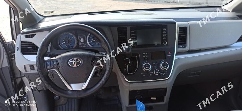 Toyota Sienna 2018 - 330 000 TMT - Дашогуз - img 8