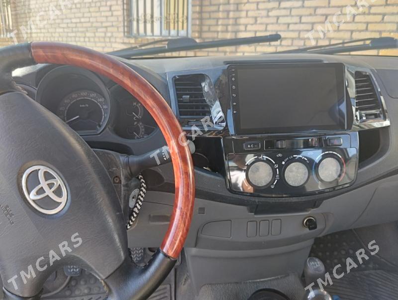 Toyota Hilux 2010 - 260 000 TMT - Сейди - img 6