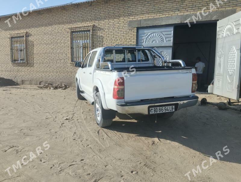 Toyota Hilux 2010 - 260 000 TMT - Сейди - img 8