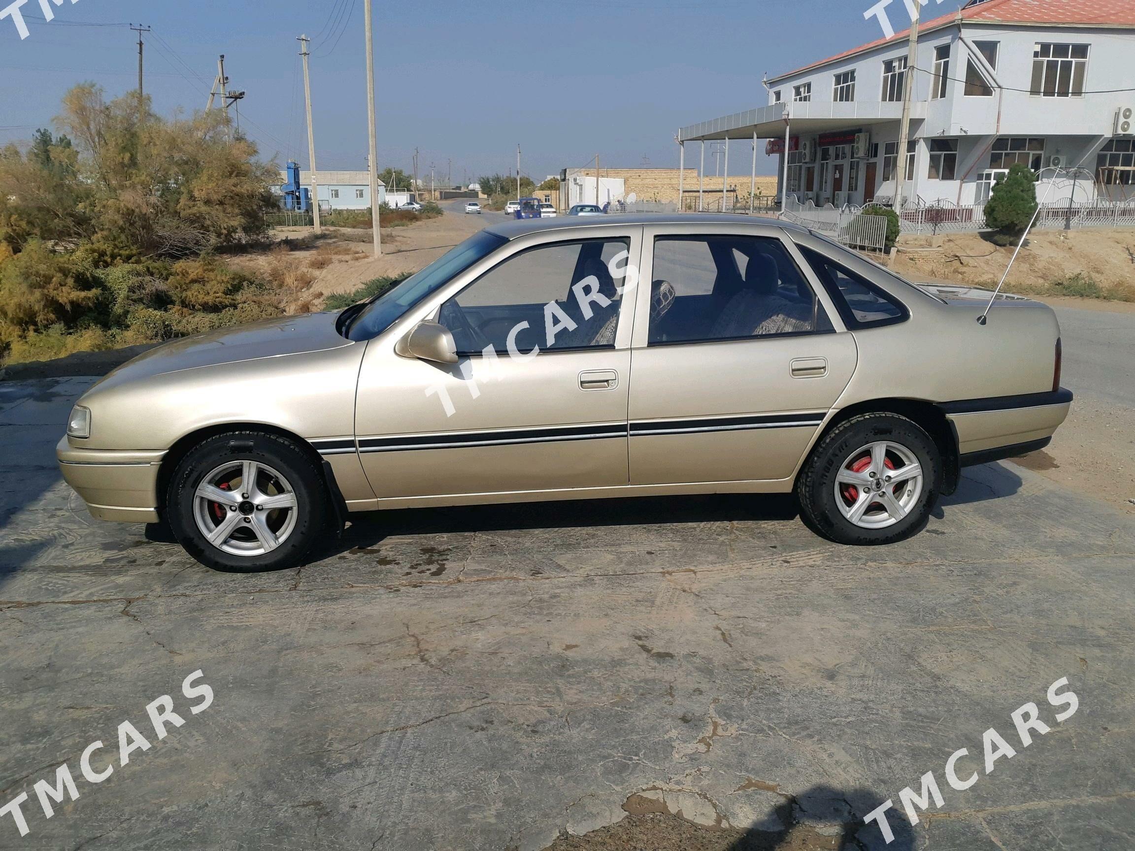 Opel Vectra 1989 - 25 000 TMT - Ёлётен - img 10