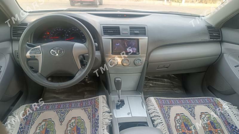 Toyota Camry 2010 - 180 000 TMT - Дашогуз - img 8