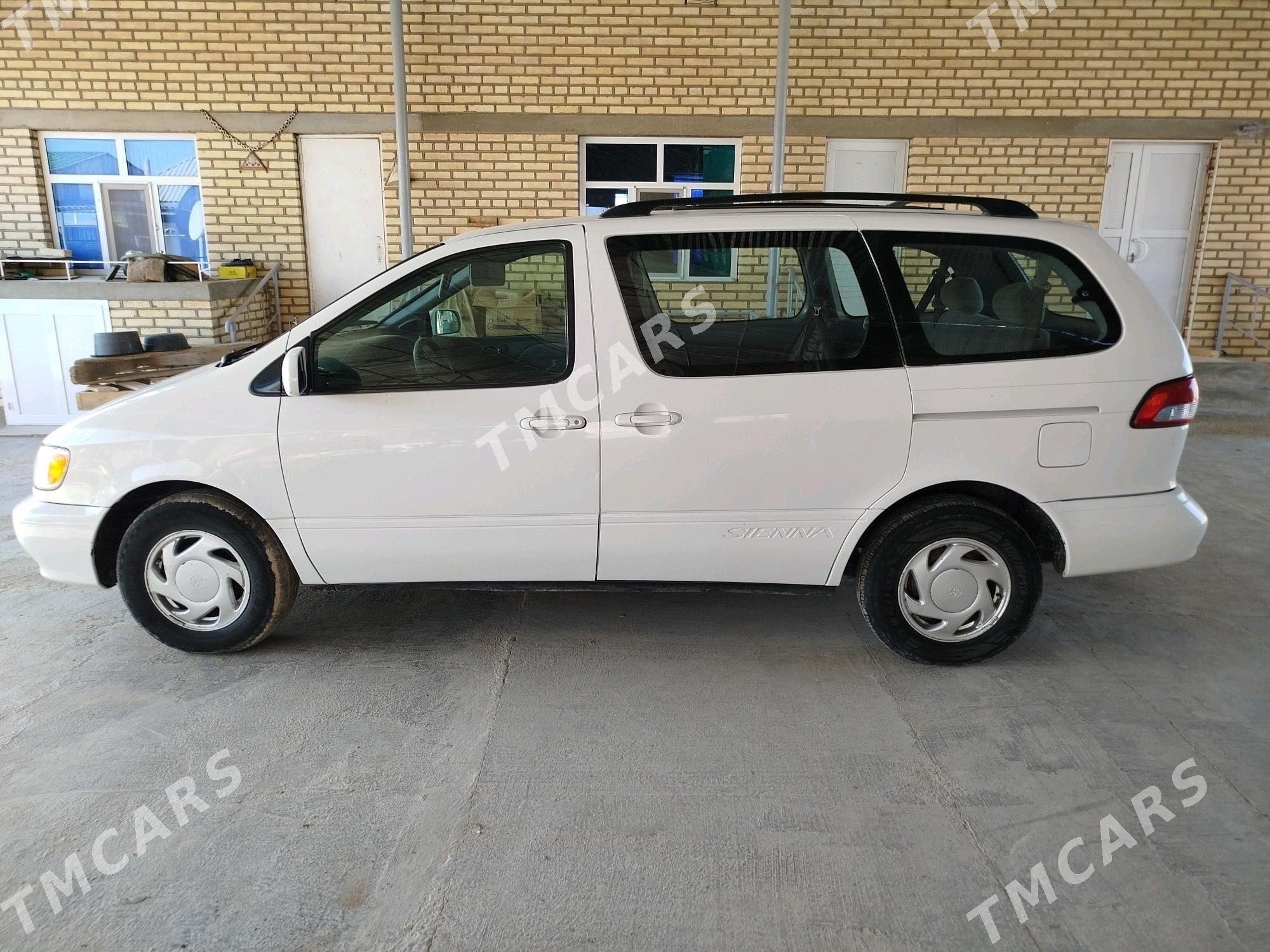 Toyota Sienna 2002 - 135 000 TMT - Babadaýhan - img 3