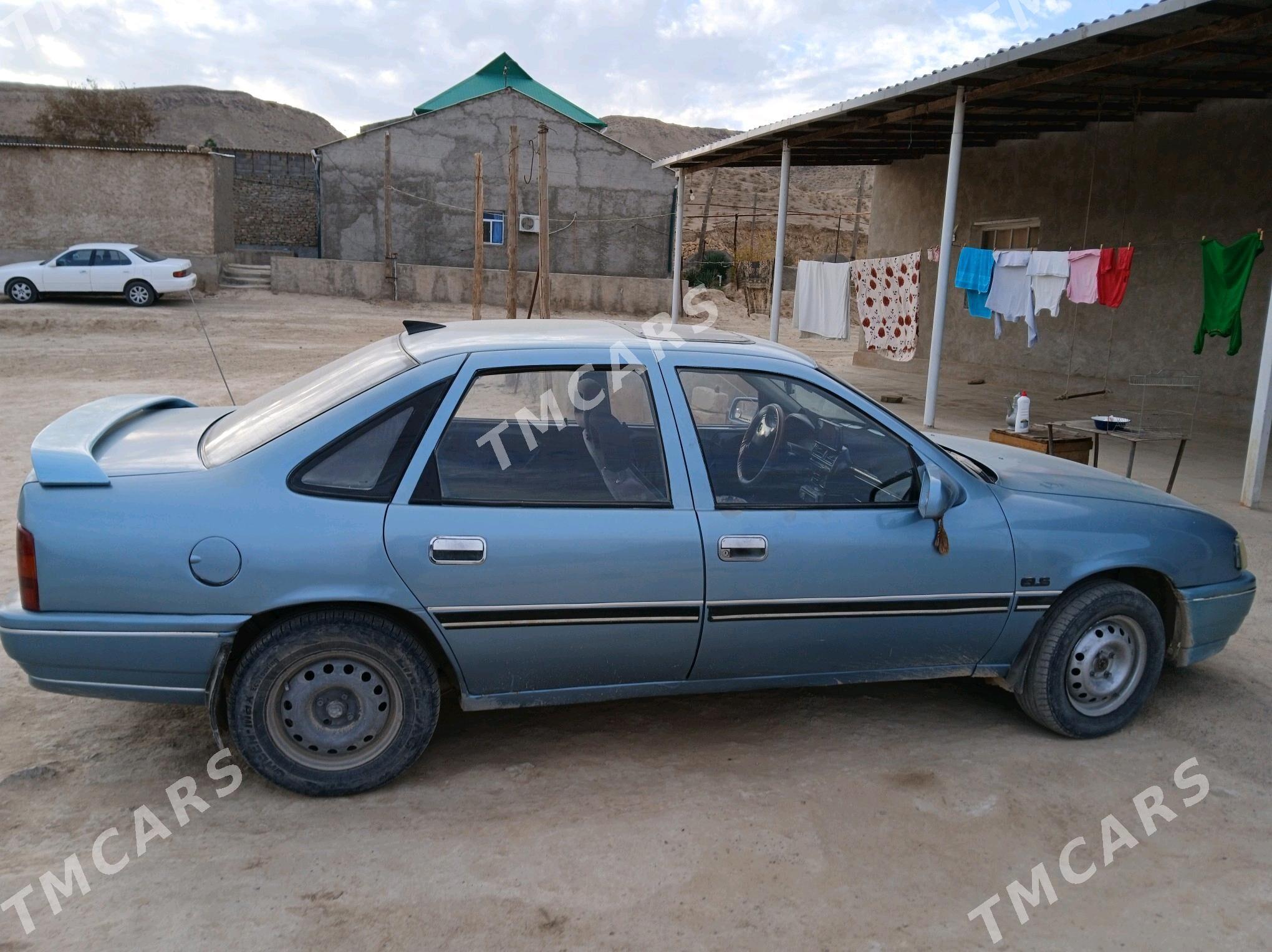 Opel Vectra 1989 - 26 000 TMT - Магданлы - img 4