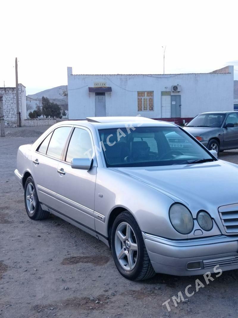 Mercedes-Benz E320 1999 - 120 000 TMT - Туркменбаши - img 2