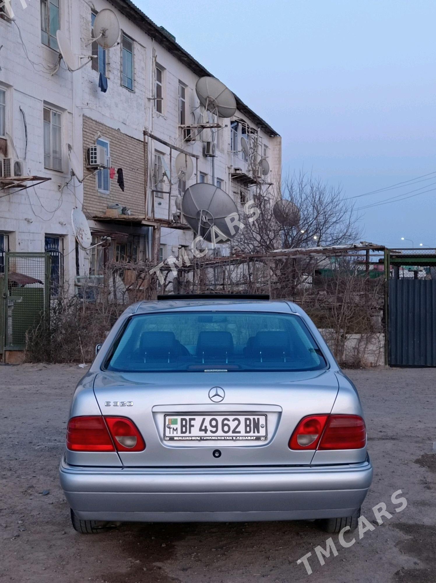 Mercedes-Benz E320 1999 - 120 000 TMT - Туркменбаши - img 4