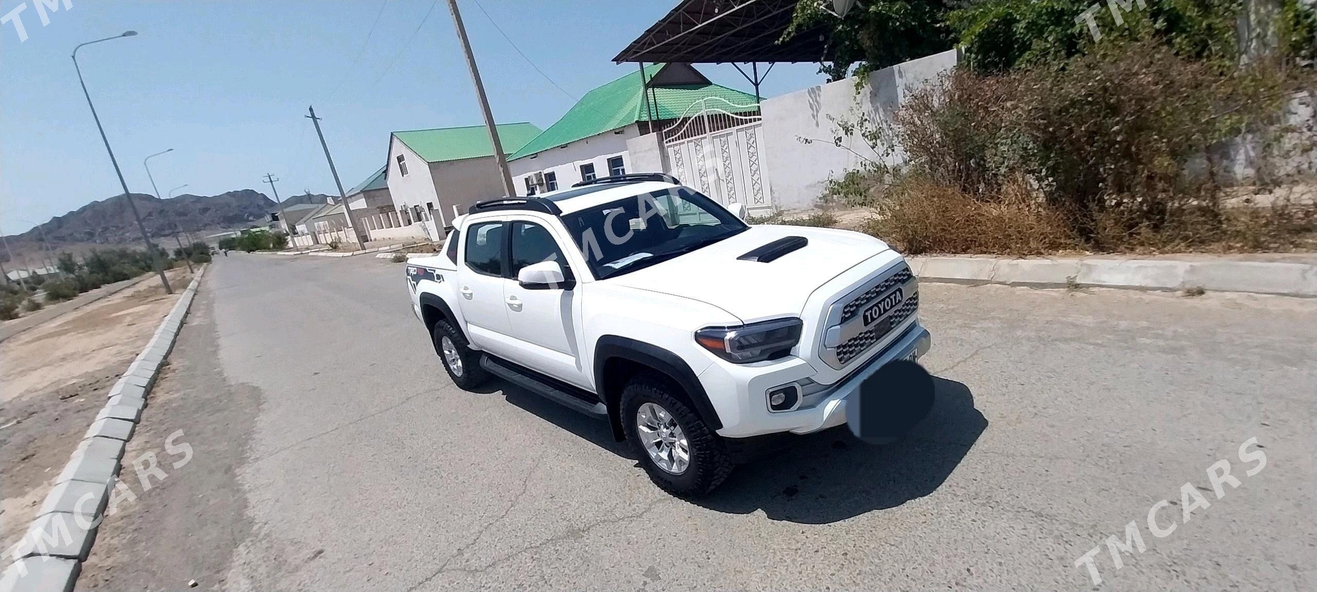 Toyota Tacoma 2022 - 425 000 TMT - Туркменбаши - img 2