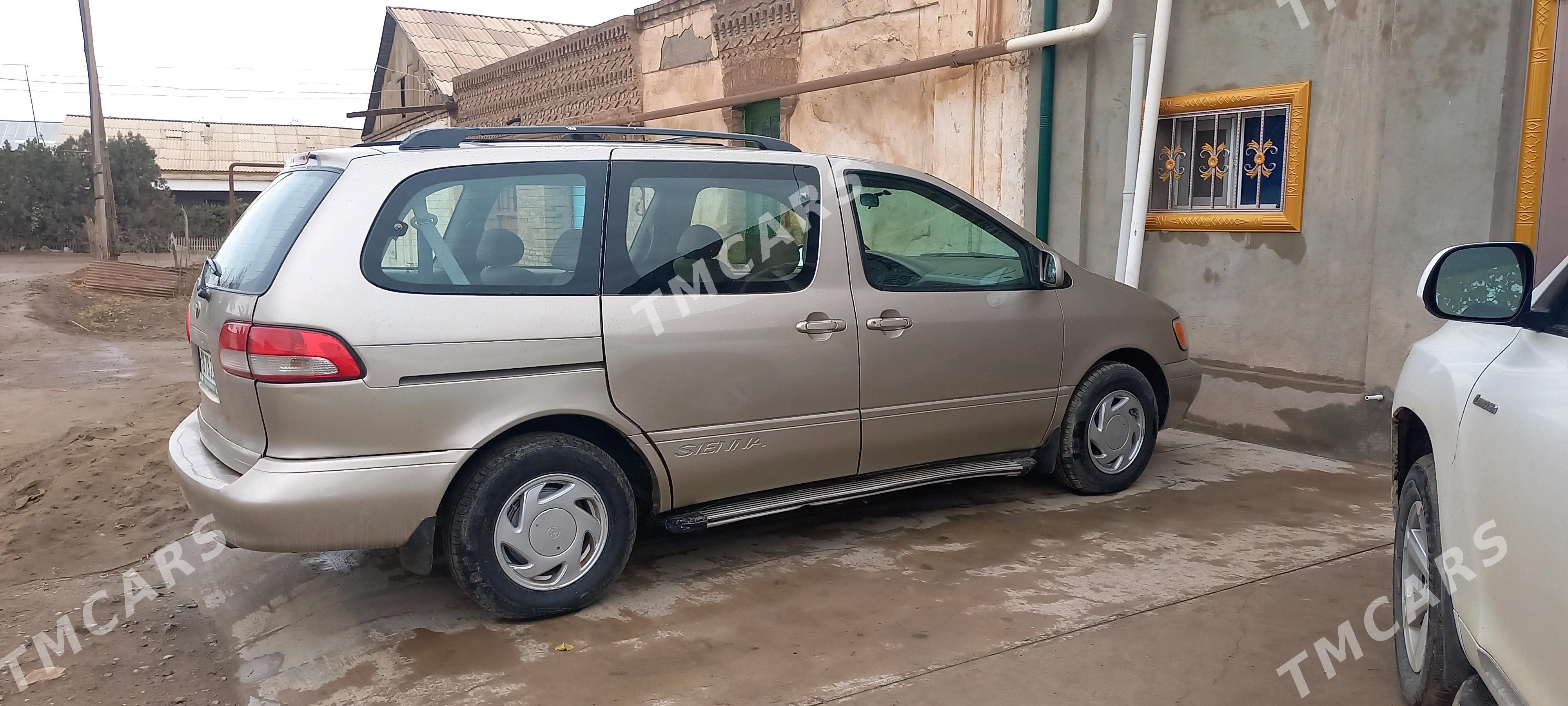 Toyota Sienna 2002 - 140 000 TMT - Гурбансолтан Едже - img 2