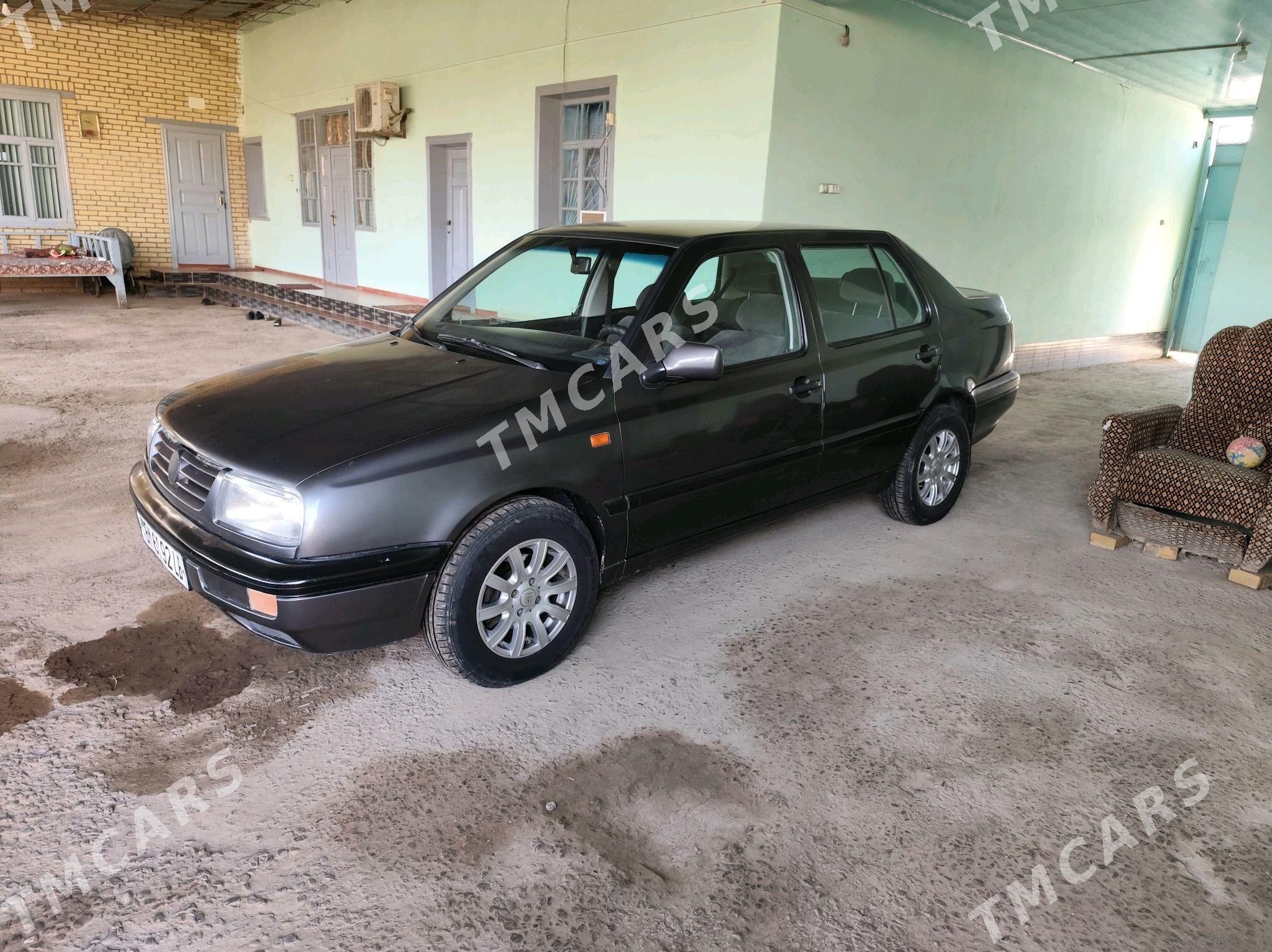 Volkswagen Jetta 1993 - 30 000 TMT - Халач - img 3