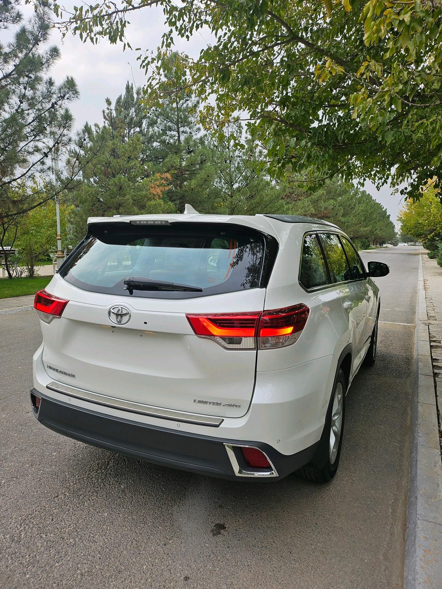 Toyota Highlander 2019 - 590 000 TMT - Нефтегаз (ул. Андалиб-Юбилейная) - img 2