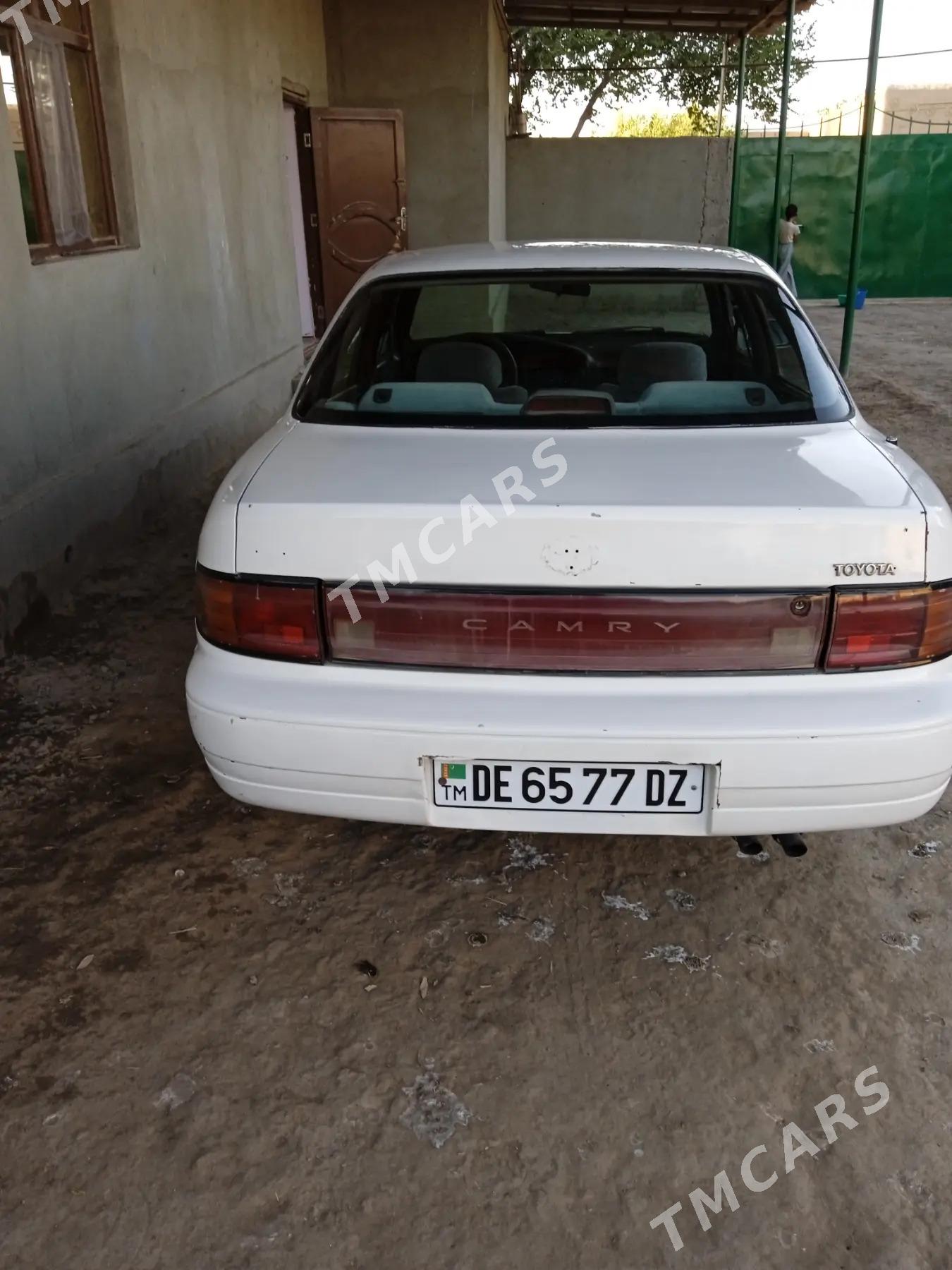 Toyota Camry 1993 - 60 000 TMT - Акдепе - img 3