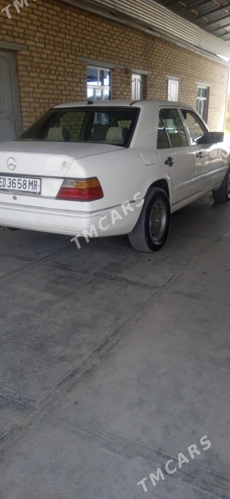 Mercedes-Benz 300CE 1990 - 27 000 TMT - Мары - img 6