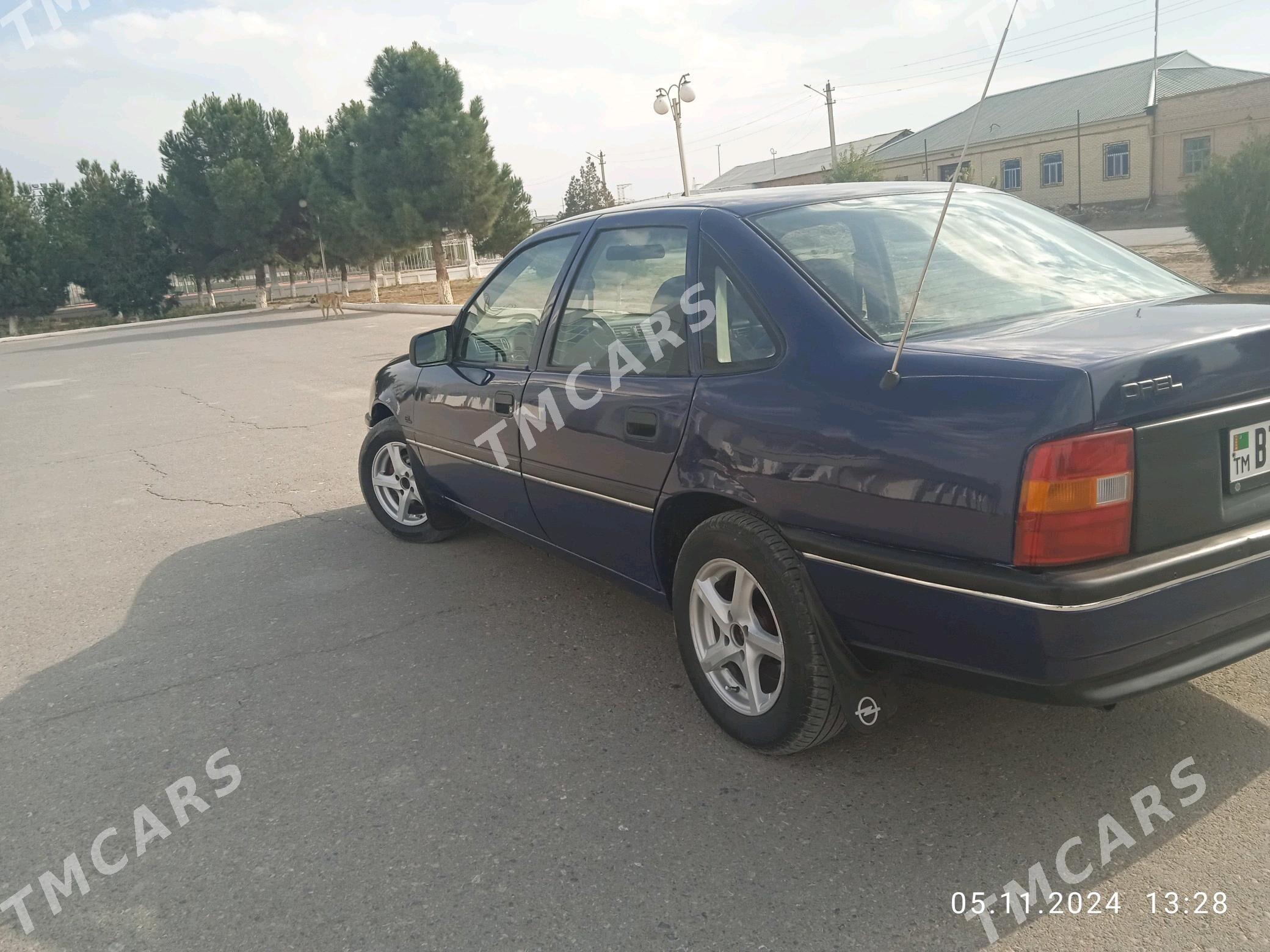 Opel Vectra 1990 - 32 000 TMT - Фарап - img 3