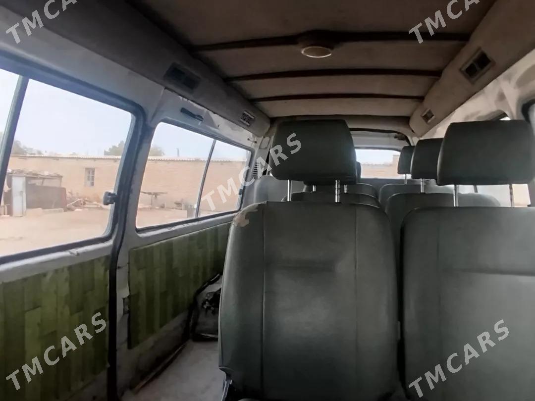 Toyota Hiace 2012 - 80 000 TMT - Сакарчага - img 4