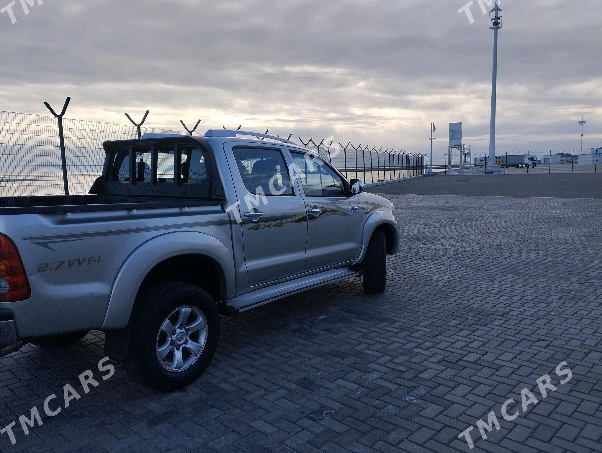 Toyota Hilux 2010 - 255 000 TMT - Туркменбаши - img 2