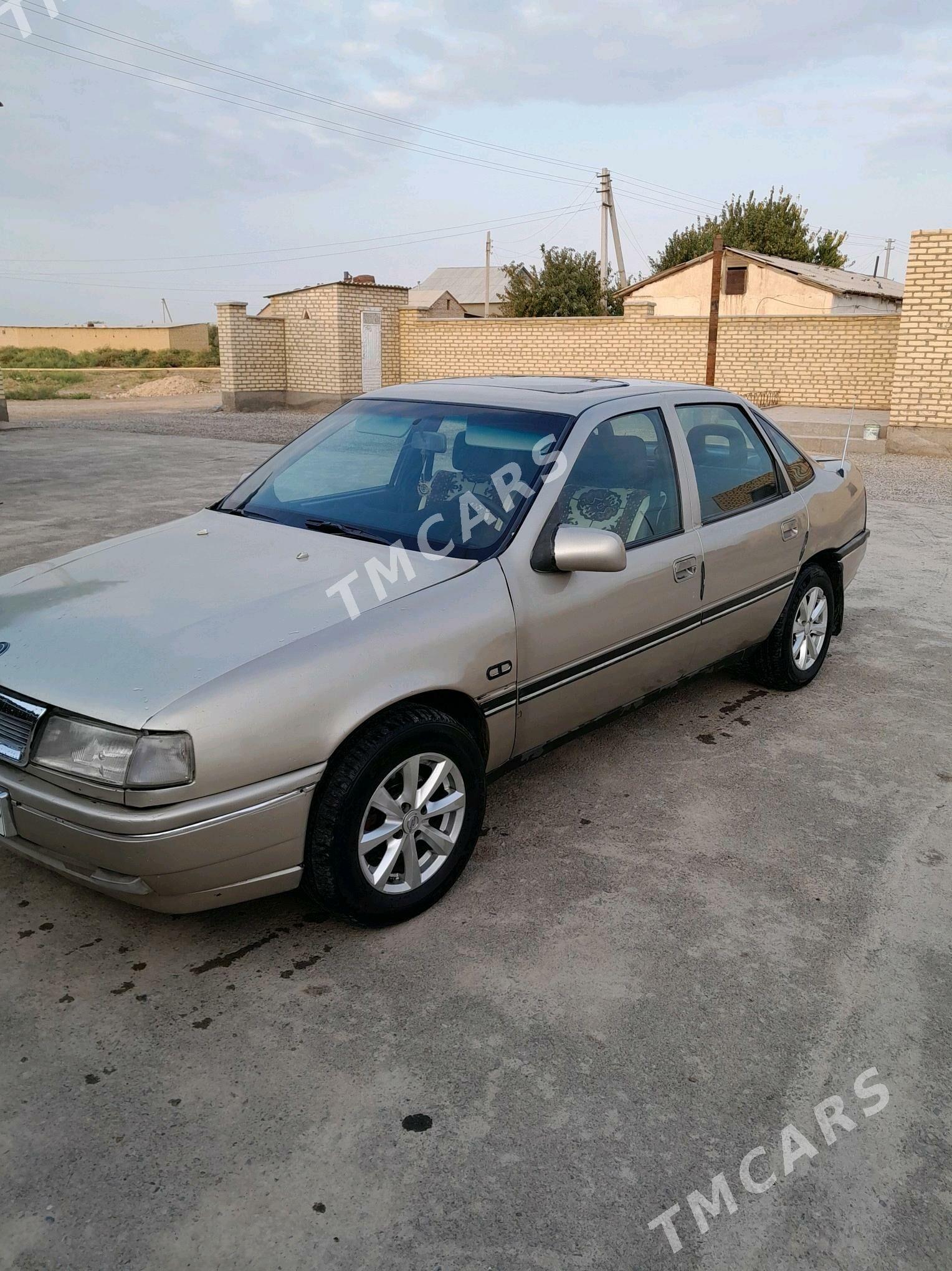 Opel Vectra 1990 - 30 000 TMT - Tejen - img 2