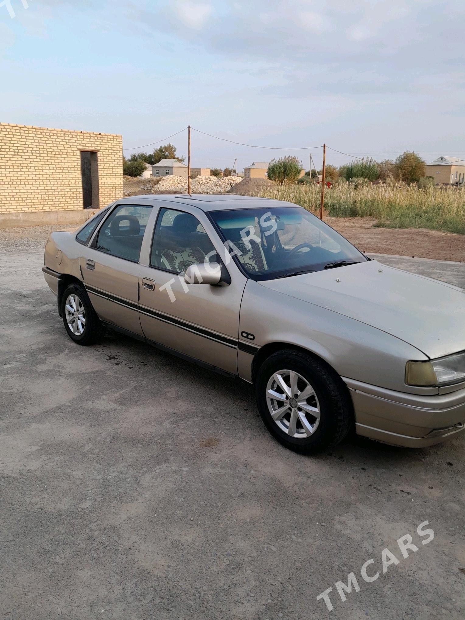 Opel Vectra 1990 - 30 000 TMT - Tejen - img 3