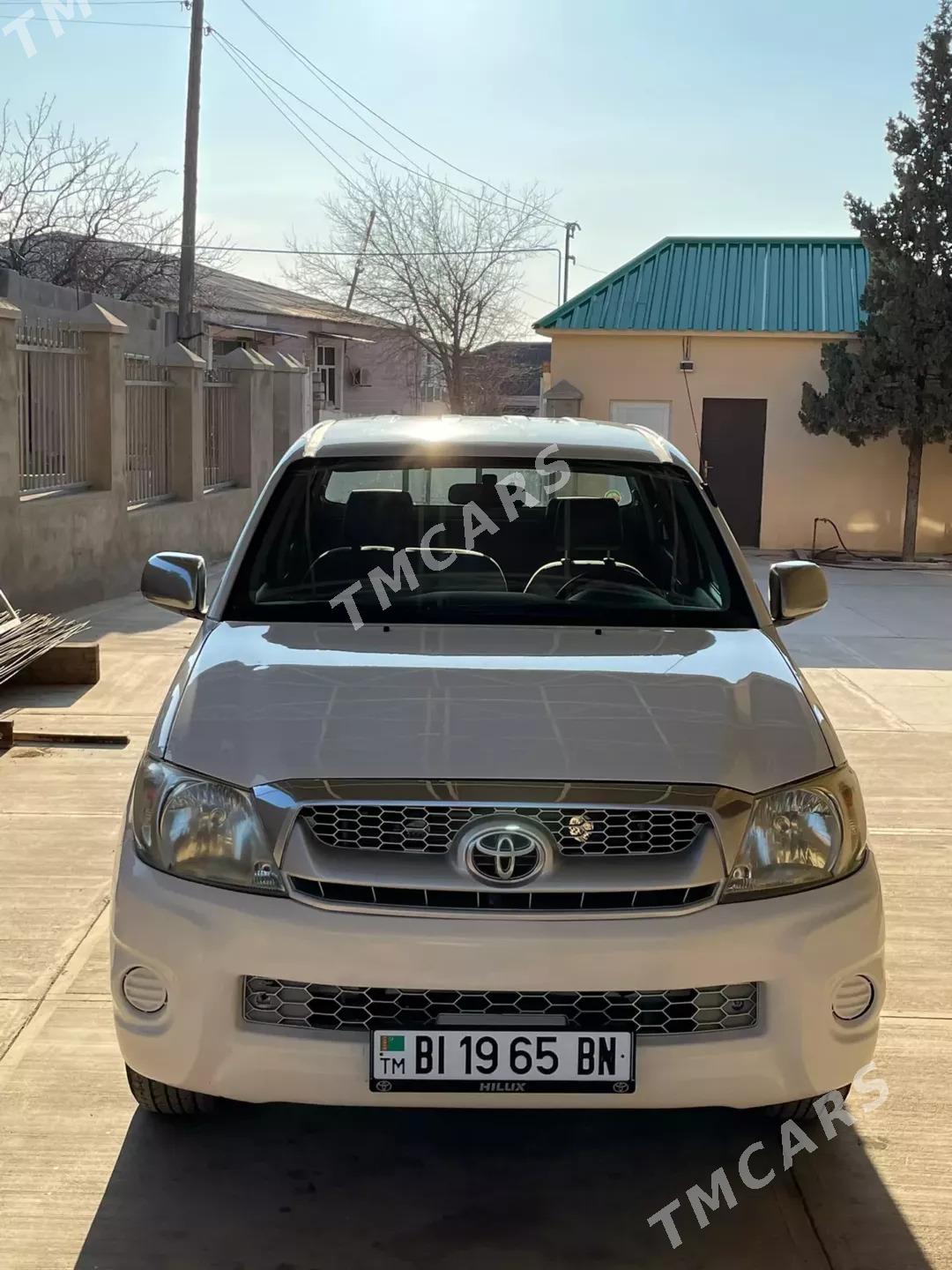 Toyota Hilux 2011 - 210 000 TMT - Türkmenbaşy - img 2