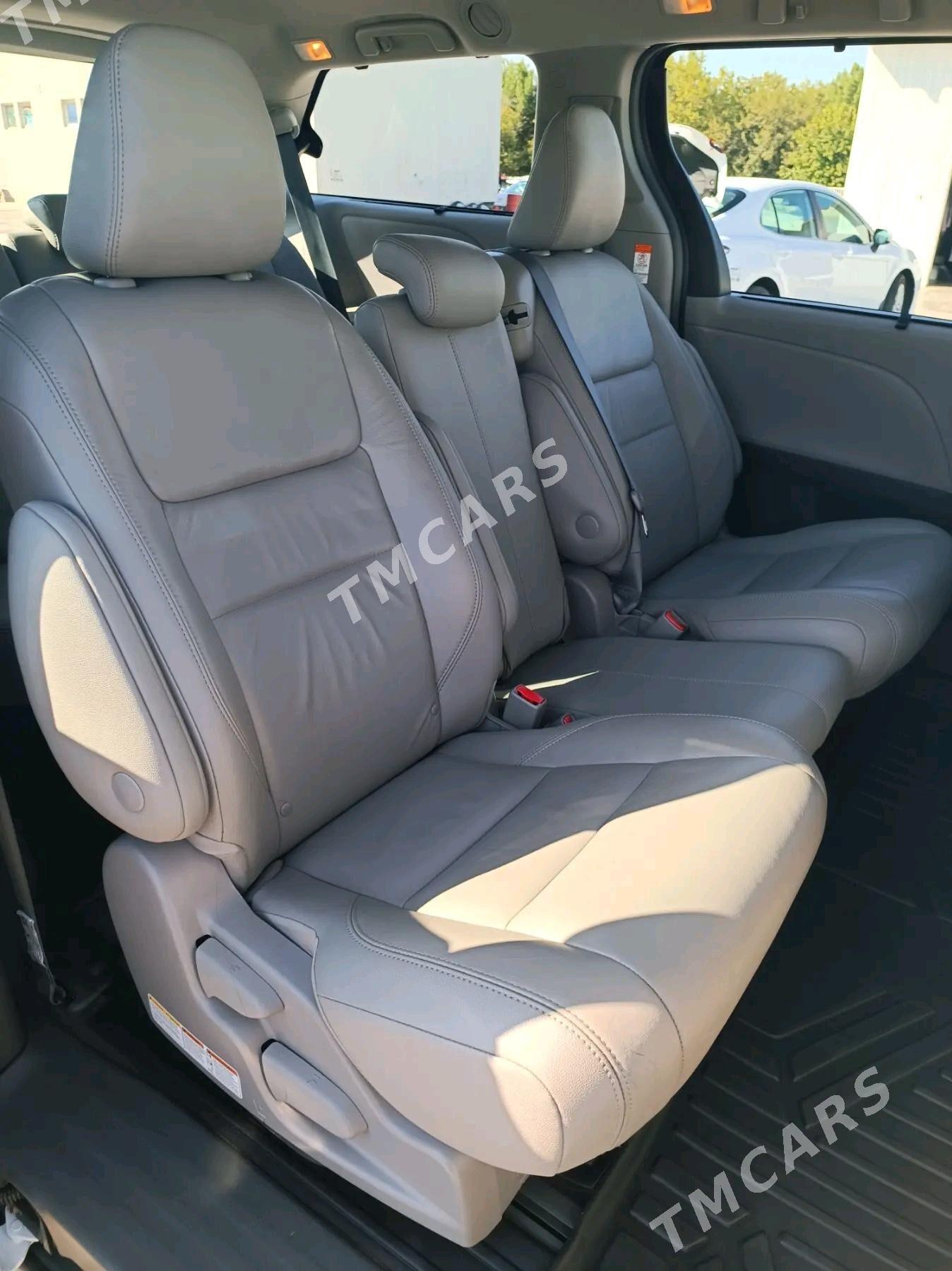 Toyota Sienna 2018 - 480 000 TMT - Aşgabat - img 9